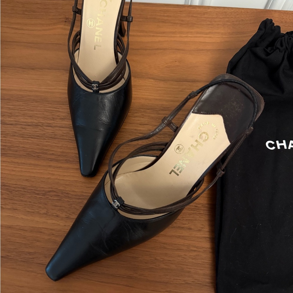 CHANEL pointed toe heels